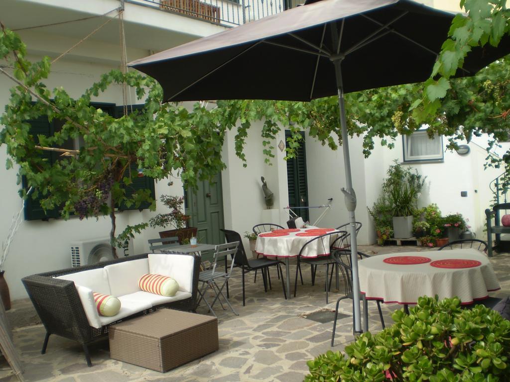 Il Giardino Di Emilio Bed & Breakfast Marrùbiu Oda fotoğraf