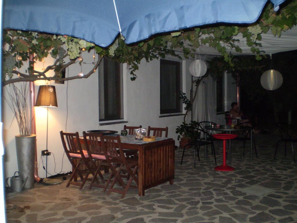 Il Giardino Di Emilio Bed & Breakfast Marrùbiu Oda fotoğraf